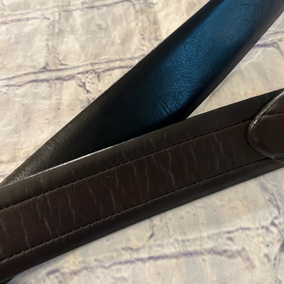 CLAIBORNE REVERSIBLE BLACK/BROWN COATED LEATHER SILVER TONE BUCKLE MENS BELT 44 - Picture 5 of 9